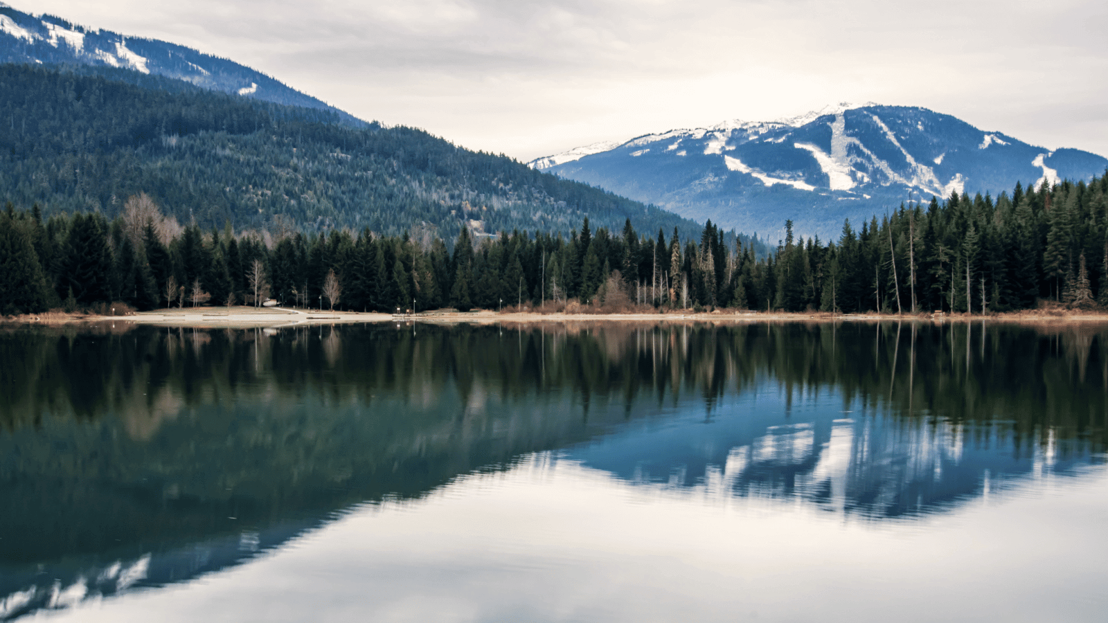 Hosts Global | Whistler Canada Lake in the mountains