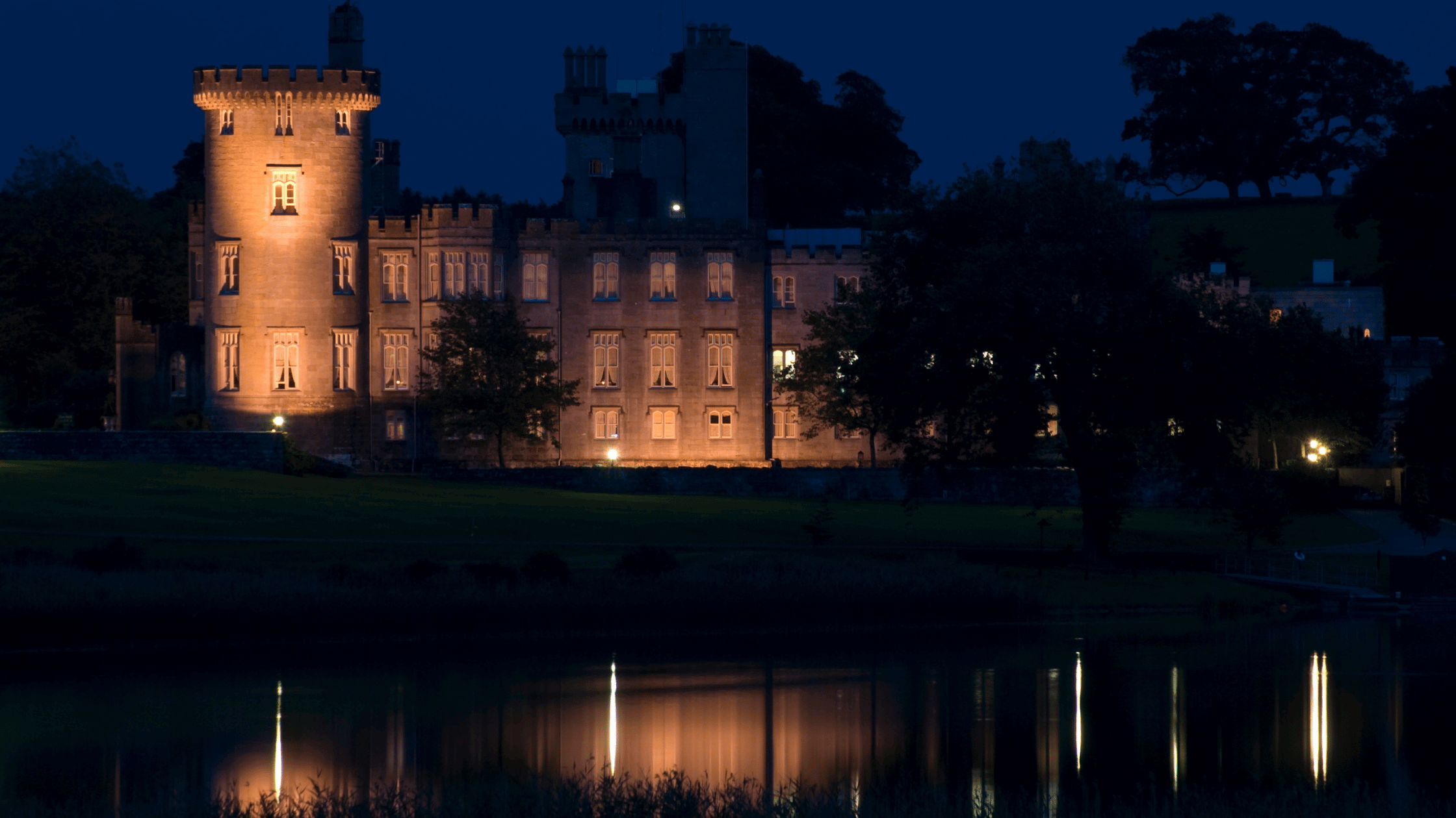 Ireland Dromoland Castle, Shannon at night