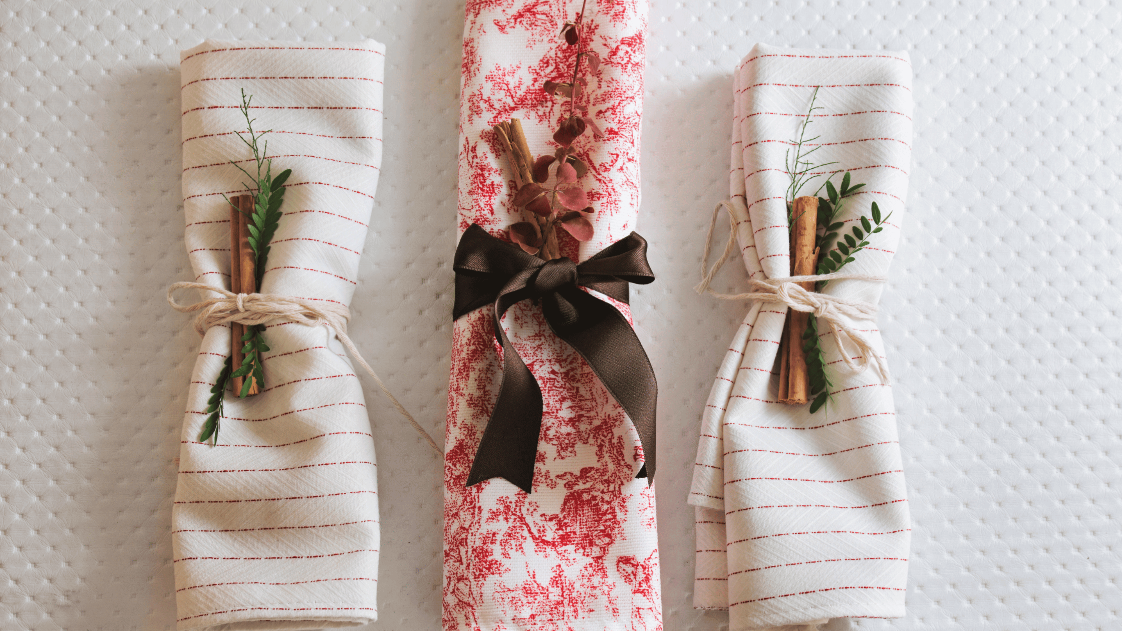 cloth napkins wrapped in bows